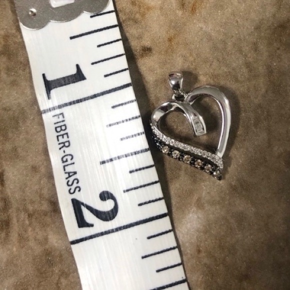 10K Gold and Diamond heart pendant - Picture 1 of 6